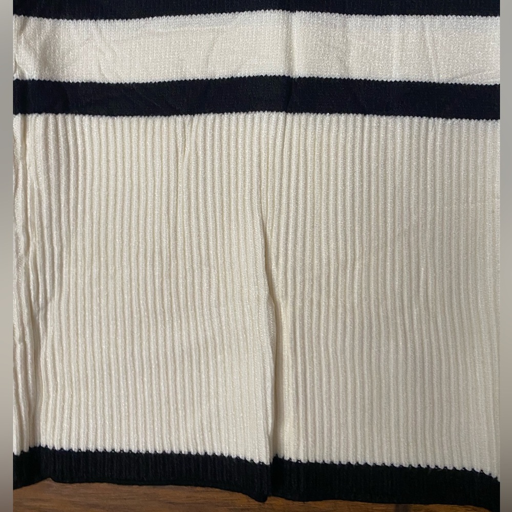 Zesica Black and White Striped Women’s Cozy Sweater Size Lg - Picture 3 of 8